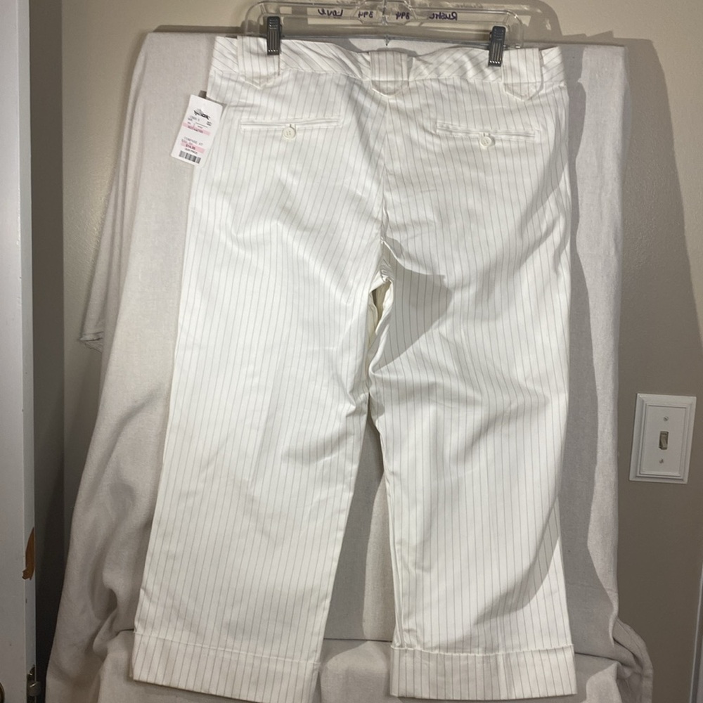 The Limited White w/Black Pin Stripe Capri Size 12 - Picture 2 of 5